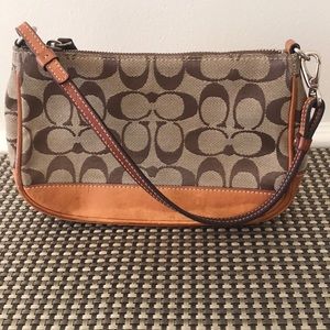 Coach Signature logo baguette